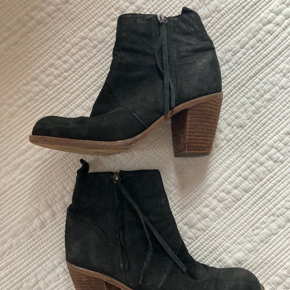 Dolce Vita Jax Black suede Heeled Bootie - Picture 6 of 7